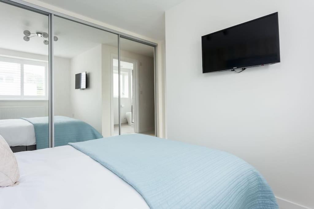 Stunning 2 Bed Apartment, Fabulous Sea View & 2 Minutes To Beach With Parking Bournemouth Esterno foto