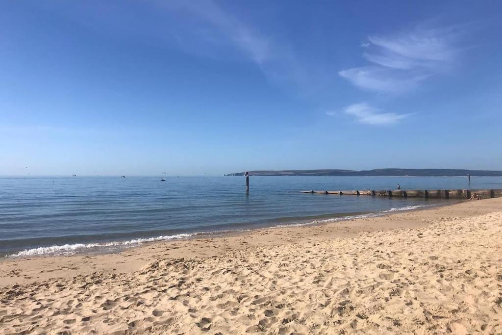Stunning 2 Bed Apartment, Fabulous Sea View & 2 Minutes To Beach With Parking Bournemouth Esterno foto