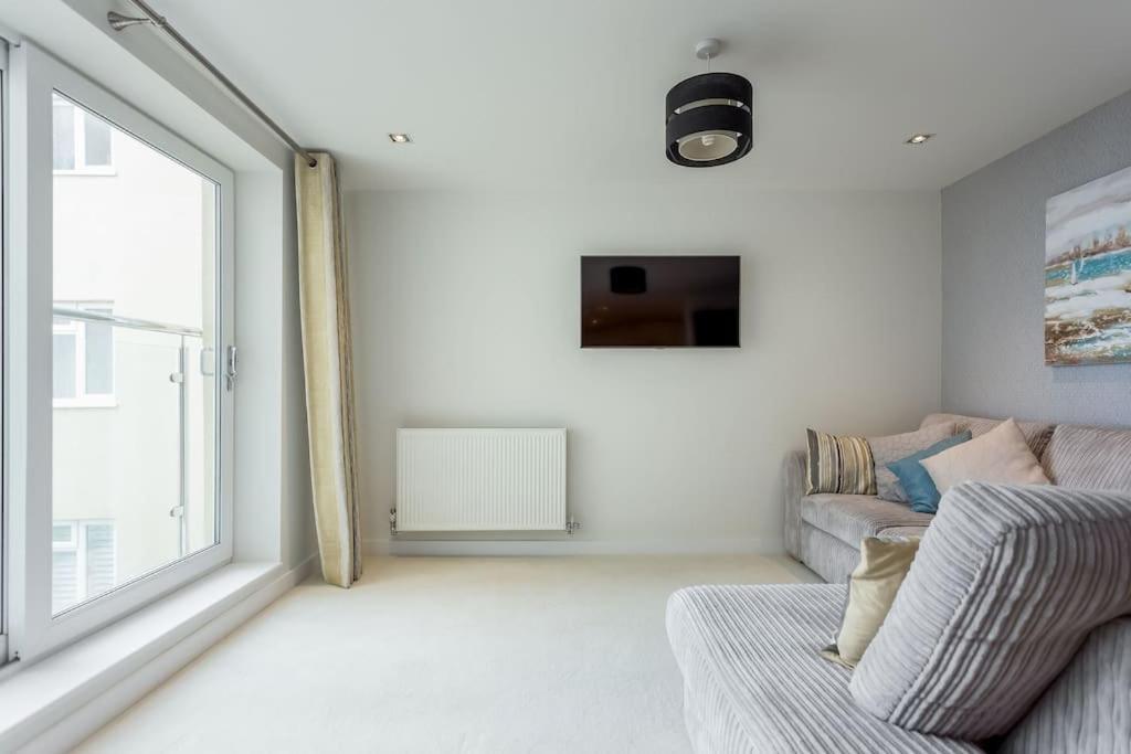 Stunning 2 Bed Apartment, Fabulous Sea View & 2 Minutes To Beach With Parking Bournemouth Esterno foto