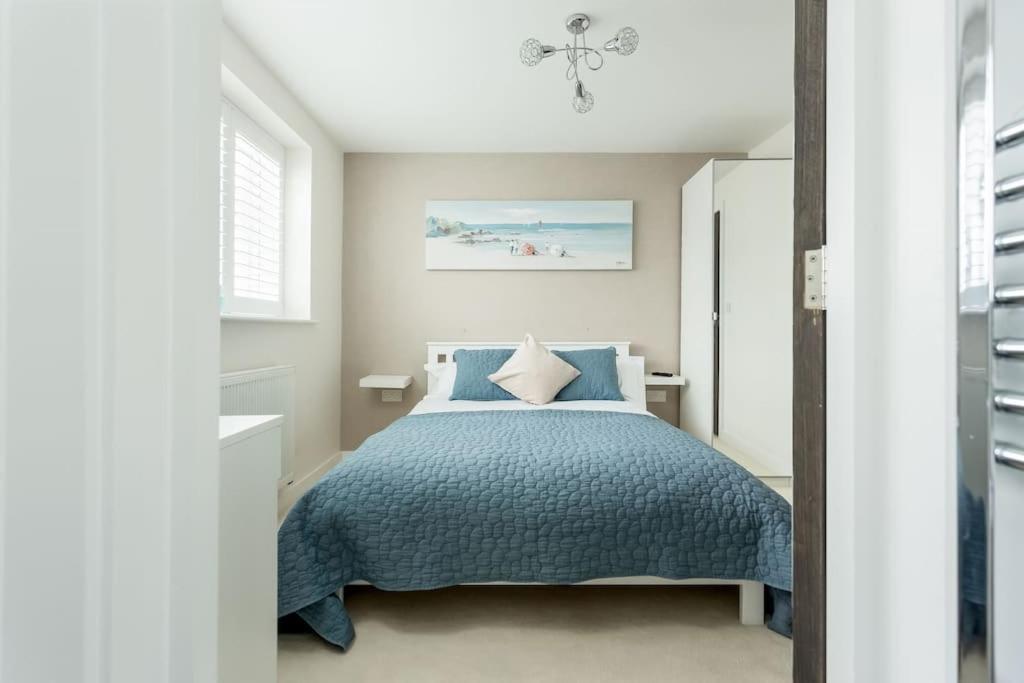 Stunning 2 Bed Apartment, Fabulous Sea View & 2 Minutes To Beach With Parking Bournemouth Esterno foto