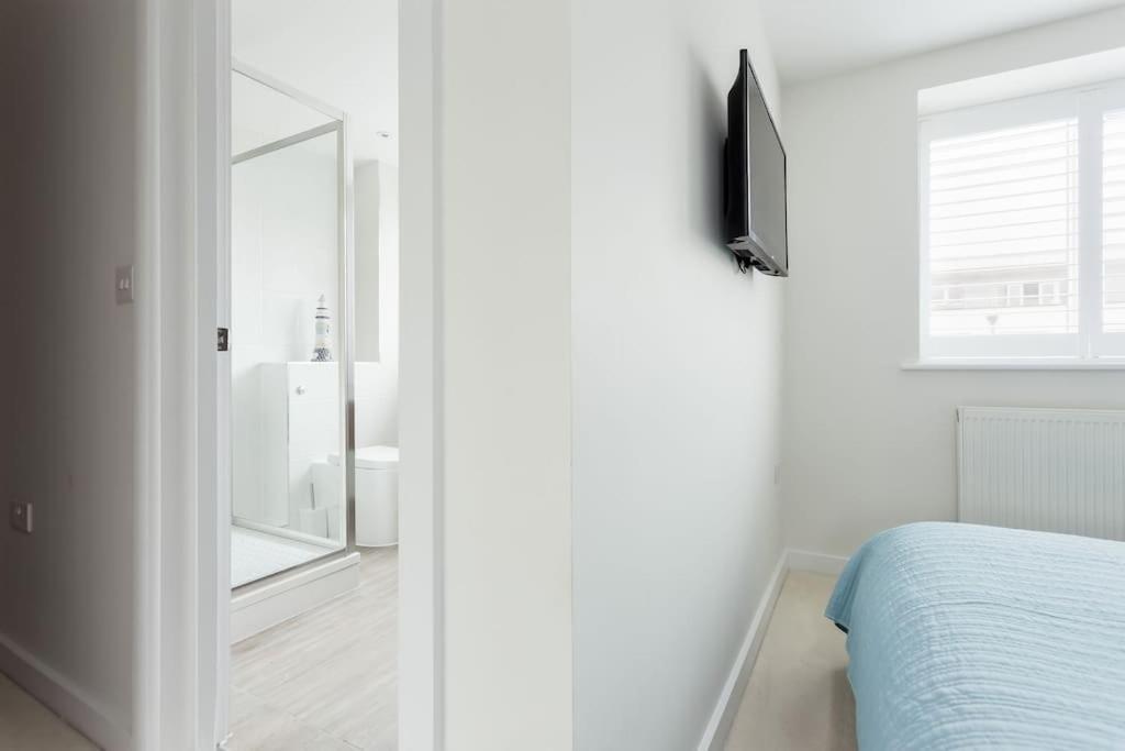 Stunning 2 Bed Apartment, Fabulous Sea View & 2 Minutes To Beach With Parking Bournemouth Esterno foto