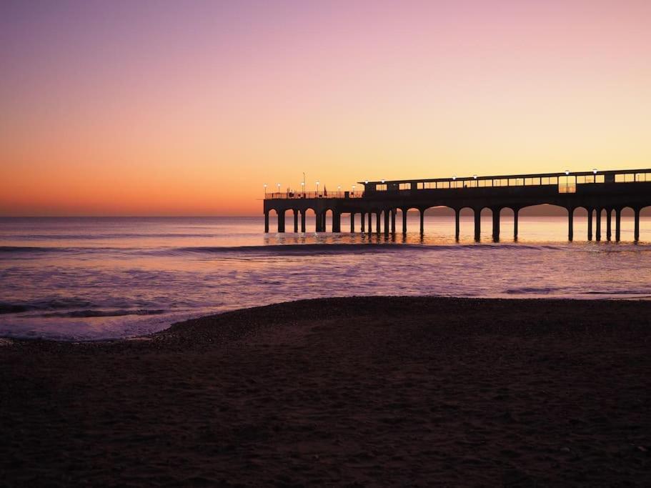 Stunning 2 Bed Apartment, Fabulous Sea View & 2 Minutes To Beach With Parking Bournemouth Esterno foto